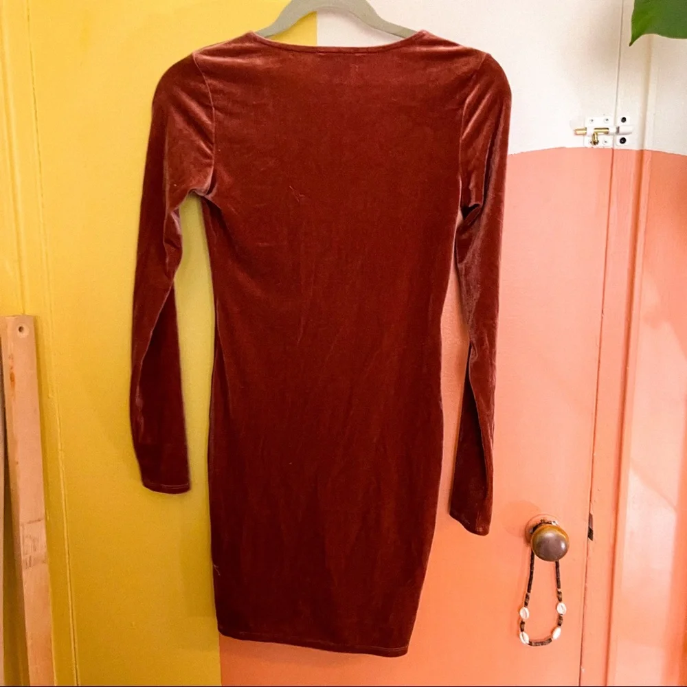 Velvet Bodycon - Picture 2 of 9